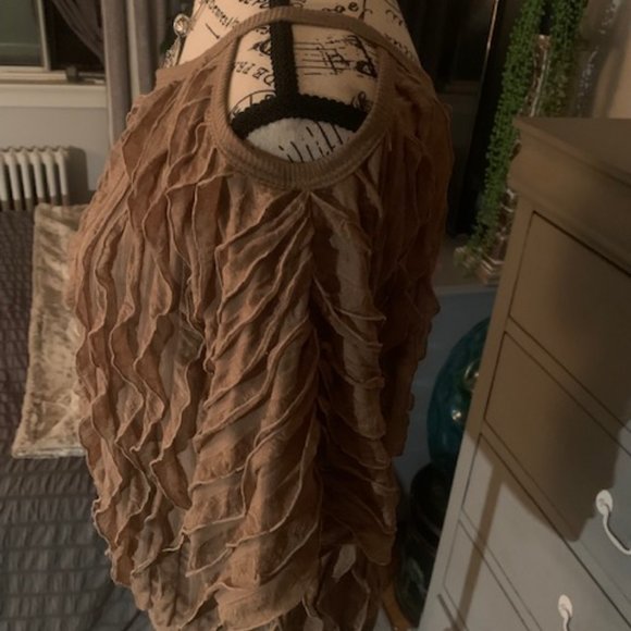 Ruffled Top - Picture 2 of 4